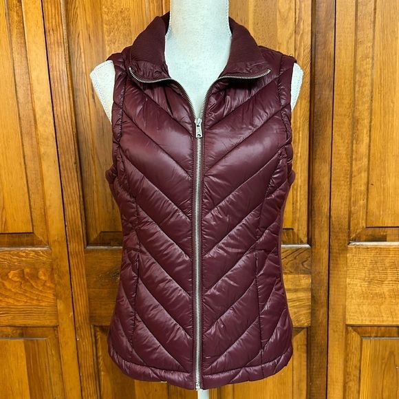 Love Tree Wine Puffer Nylon Vest Side Stretch Zippered Pockets Medium - Picture 2 of 10